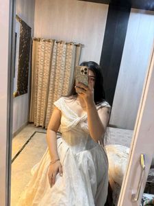 🎀🕊️Elegant Pearl Embellished Gown