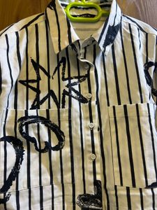 grapic crop shirt