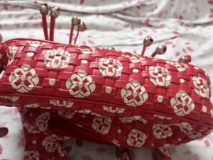 Cute 🥰 Red Colour Hand Bag For Females