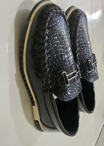 Boys Black Textured Loafers