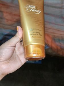 Oriflame Milk &amp; Honey 🍯 Body Scrub