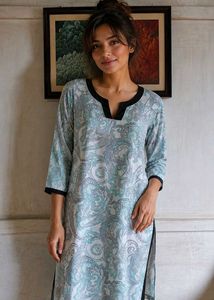 Elegant Paisley Print Kurta