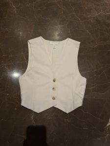 Chic White Sleeveless Vest