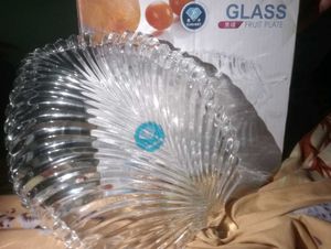 Glass Leaf-Shaped Fruit Plate