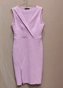 Elegant Lavender V-Neck Sleeveless Dress
