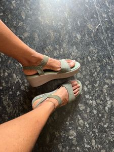 Chic Green Platform Sandals