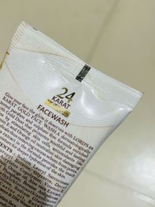 24 KARAT GOLD FACE WASH HD GLOW