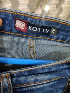 Kotty Straight Fit Jeans