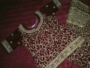MAROON VELVET BRIDAL LEHENGA HEAVY GOLD ZARI