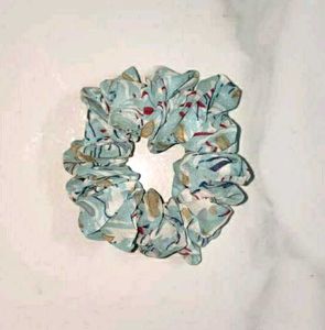 Floral Scrunchies 🌸✨ Soft &amp; Trendy