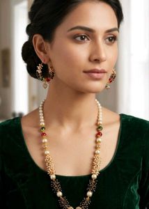 Elegant Pearl and Gold Necklace &amp; Earrings Set
