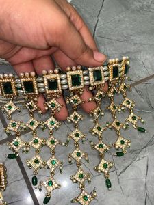 Elegant Emerald &amp; Pearl Choker Necklace