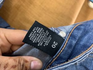 PLUS SIZE RIPPED DENIMS