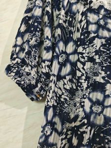 Navy Floral Lace Neck Tunic 🌺