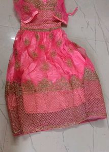 yeh dress bilkul new h ek bar bhi use nhi hua size