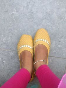 Yellow Ethnic Juttis