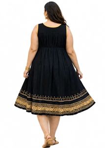 Elegant Black &amp; Gold Embroidered Gown (XL)