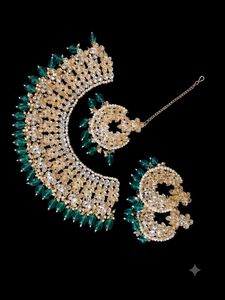 Elegant Kundan &amp; Pearl Jewellery Set
