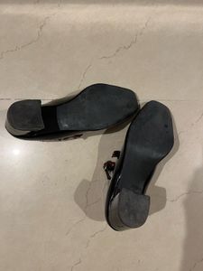 (kelly rear window)Chic Mary Jane heels
