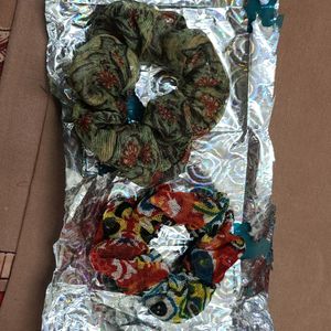 Colour stawl &amp; 2 beautiful scrunchies