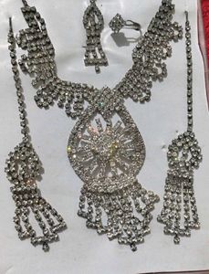 Stunning Rhinestone Jewellery Set