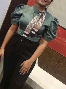 Stylish Puffed Sleeve Top with Scarf Accent