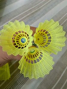 Yonex mavis 350 nylon shuttles