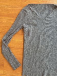 Gray Ribbed V-Neck Long Sleeve Top