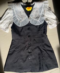 Chic Black Dress with Lace Collar