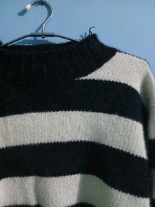 Striped Neck Sweater new Fit s/m