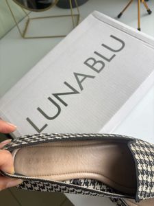 Footwear Size 39