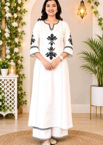 Elegant White Kurta with Black Embroidery_M