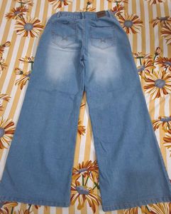 Wide leg light weight stretchable casual blue jean