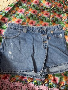 Denim Shorts Divider