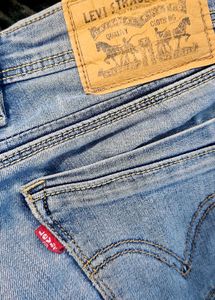 Limited! Levi's Women 711 skinny Jeans