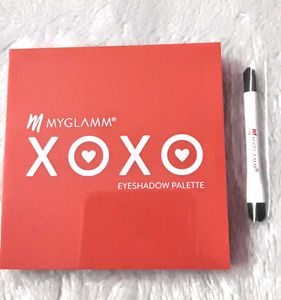 myglamm Xoxo Heart-Shaped Eyeshadow Palette