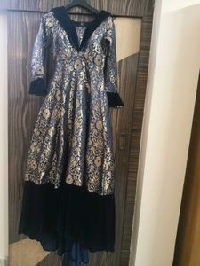 Elegant Brocade Velvet Tail Gown💙