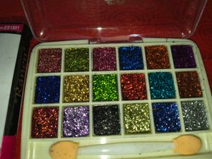 18 shades Glitter eyeshadow Palette makeup