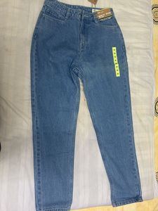 Classic Mom Fit Jeans - Light Wash