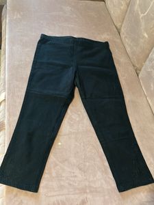 3/4th Elastic Fit Jeggings With Embroidery At End