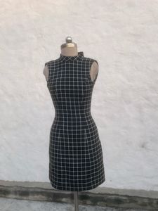 Chic Checked Sleeveless Dress