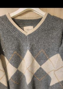 Argyle Pattern V-Neck Knit Sweater