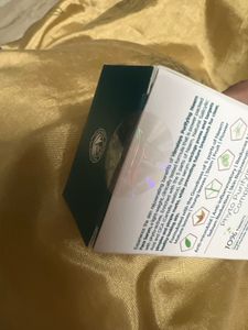 sealed Himalaya Purifying Neem Face Serum