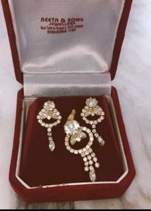 Stunning Crystal Pendant & Earring Set