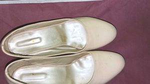 Cream Classic Platform Heels 💗