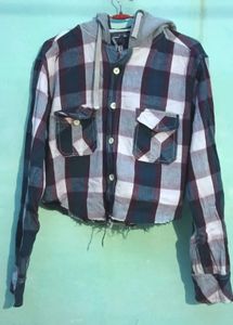 Chic Plaid Cropped Hoodie Shirt 💕✨