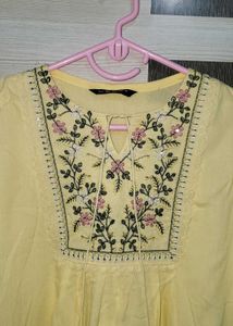 TRENDS Embroidered Kurta 👗
