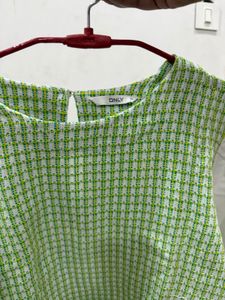 Chic Green &amp; White Textured Puff Sleeve Top