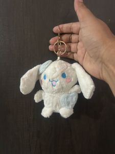 This adorable Cinnamoroll plush bag charm