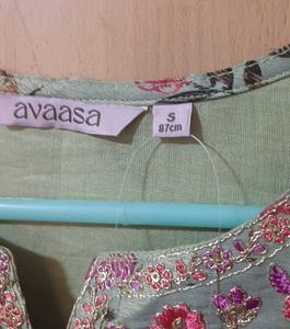 🍀 Beautiful Floral Embroidered Kurta 🍀